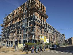 UOCRA cerró una paritaria con ajustes trimestrales que corren detrás de la inflación
