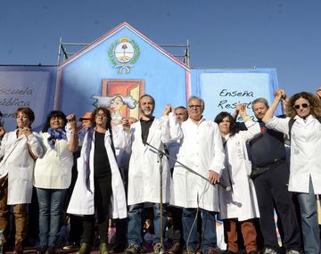 Docentes inauguraron la Escuela Itinerante en Plaza de Mayo 