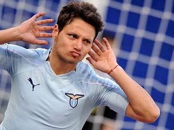 mauro zarate se convirtio en el primer refuerzo de velez mauro zarate se convirtio en el primer refuerzo de velez