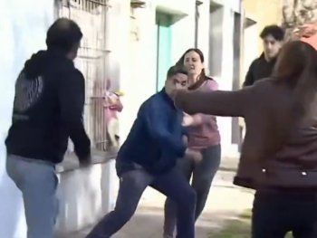 Batalla campal: feroz pelea de vecinos durante un móvil de Cortá Por Lozano
