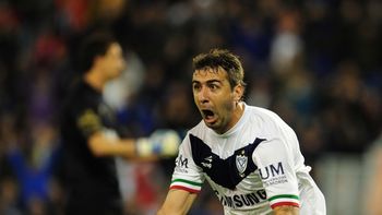 pratto froto la lampara, velez derroto lanus y es unico lider pratto froto la lampara, velez derroto lanus y es unico lider
