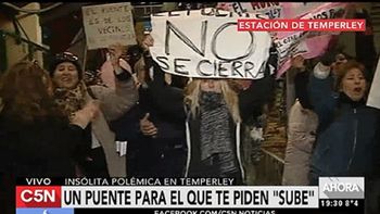 el muro de temperley: vecinos reclaman que quiten los molinetes el muro de temperley: vecinos reclaman que quiten los molinetes