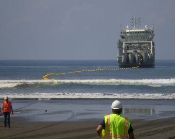 Conocé el cable que llega a Las Toninas y le da Internet al país