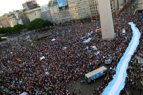 Autoconvocados al Obelisco en apoyo a scioli