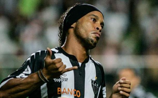 El espectacular gol de Ronaldinho, al mejor estilo Messi
