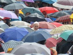 el papa, en otra imagen que recorre el mundo el papa, en otra imagen que recorre el mundo
