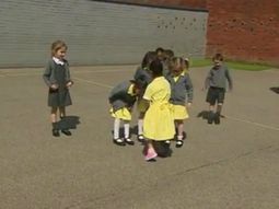 Anu le mostró su nueva prótesis a sus amigas Anu le mostró su nueva prótesis a sus amigas