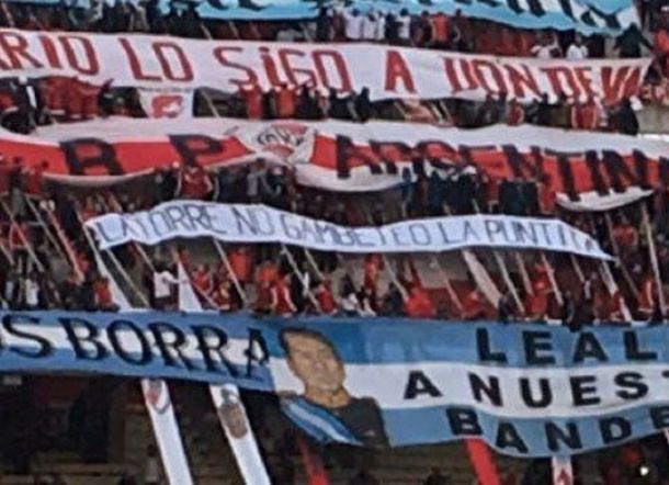 La dedicatoria de la hinchada de River a Latorre