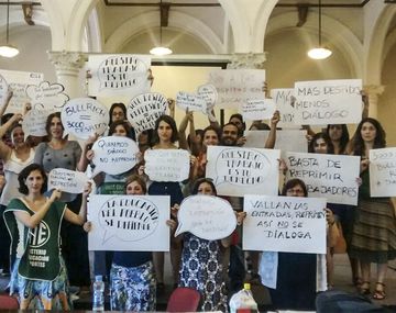 Los gremios denuncian 3 mil despidos, Educación admite sólo 200