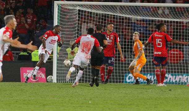 Es viral: Hugo Rodallega se lesionó, lloró, no alcanzó a salir y metió el gol del título
