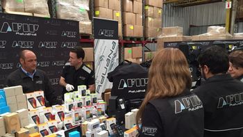 golpe al contrabando: incautan productos de ultima tecnologia valorados en 5 millones de dolares golpe al contrabando: incautan productos de ultima tecnologia valorados en 5 millones de dolares