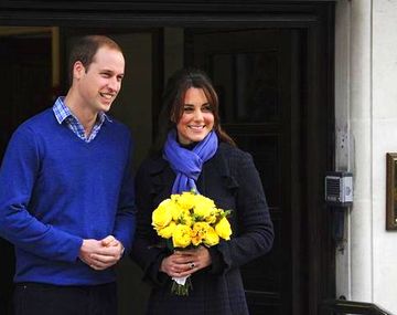 Los duques al retirarse del hospital