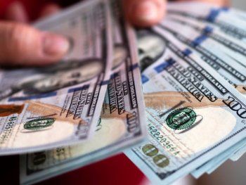 La cotización del dólar oficial y el dólar blue.