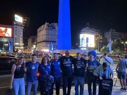 el obelisco y todas las pantallas gigantes de al lado concientizaron sobre autismo el obelisco y todas las pantallas gigantes de al lado concientizaron sobre autismo