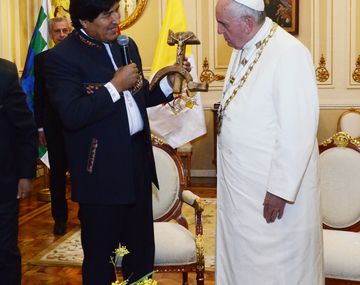 El regalo comunista de Evo al Papa
