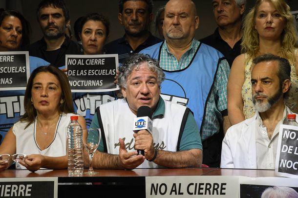 Los docentes anunciaron un paro para el jueves contra el cierre de las escuelas nocturnas
