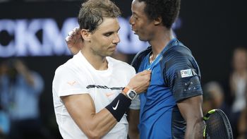 El saludo de Nadal y Monflis El saludo de Nadal y Monflis