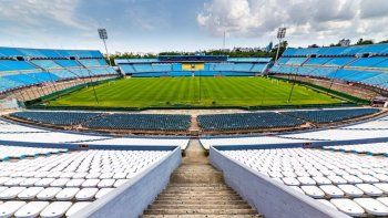 asi esta el historial entre argentina y uruguay jugando en el estadio centenario