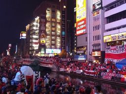 Impresionante banderazo de los hinchas de River en Japón