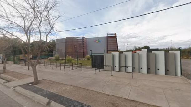 El boliche está ubicado en el Acceso Sur de la capital mendocina. El boliche está ubicado en el Acceso Sur de la capital mendocina.