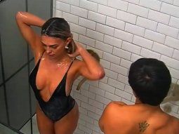 Nenu y Zunino se besaron en Gran Hermano. Nenu y Zunino se besaron en Gran Hermano.