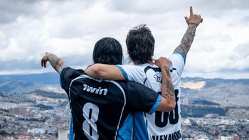 1win y futto establecen el record mundial oficial del partido de futbol disputado a mayor altura sobre un edificio