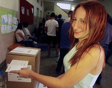 {altText(,#MiPrimerVoto: mirá las fotos de los que hoy debutaron en las urnas)}