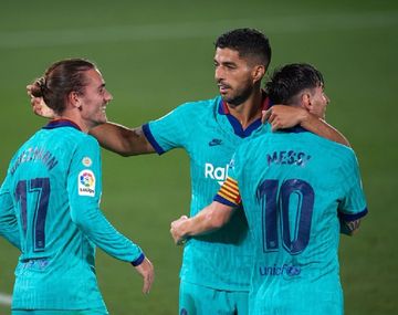 Taco de Messi para el gol de Griezmann con el que el Barcelona sigue en la pelea