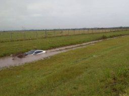 Atropelló y mató a un ciclista en la autopista Córdoba - Rosario: huyó del lugar