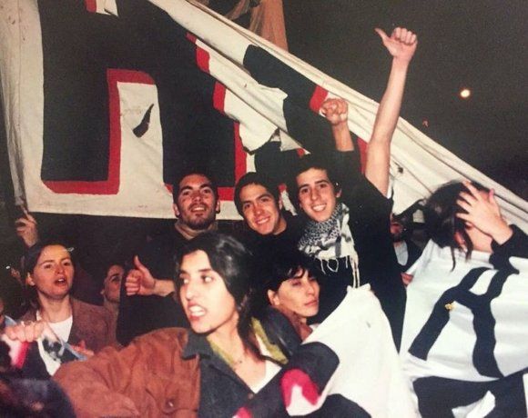 Un muy joven Eduardo Wado de Pedro en los inicios de la grupación HIJOS.