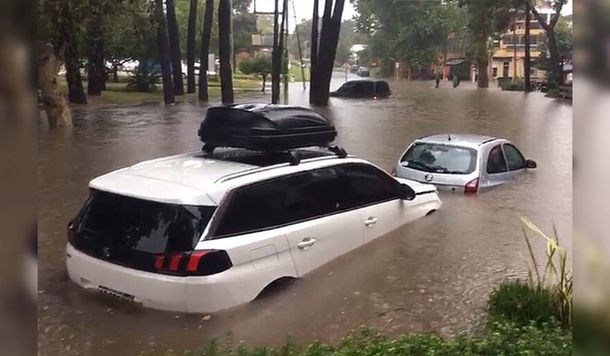 Temporal en la Costa Atlántica: inundación en Pinamar y tromba marina en La Lucila del Mar