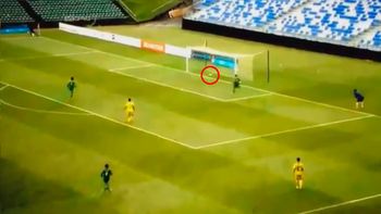 ¿premio al mejor gol en contra del ano? mira lo que hizo este arquero en la champions de oceania ¿premio al mejor gol en contra del ano? mira lo que hizo este arquero en la champions de oceania