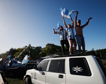 Cómo funcionan los servicios durante el feriado nacional por Argentina campeón