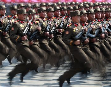 Corea del Norte desplegó su poderío militar en el Día del Sol