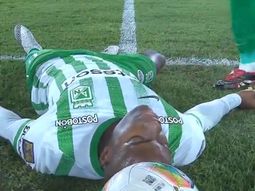 Contenido sensible: Andrés Román se desplomó en pleno partido de Atlético Nacional