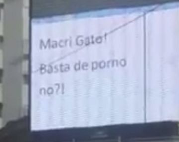 Hackearon una pantalla gigante en Belgrano
