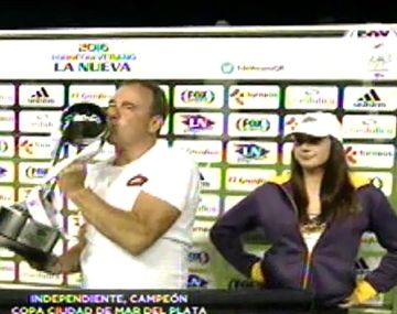 El efusivo festejo del dirigente del Rojo del que se  burlan todos