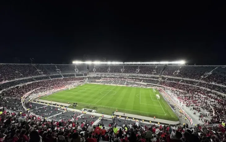 Fue una de las grandes promesas del fútbol argentino, pero colgó los botines para perseguir su verdadera pasión: la música.&nbsp;