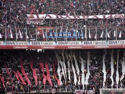 el sentido homenaje de la hinchada de lanus al fallecido diego barisone el sentido homenaje de la hinchada de lanus al fallecido diego barisone