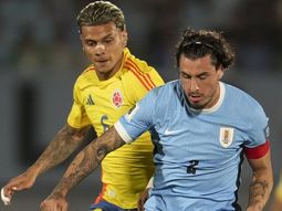 En el final, Uruguay venció 3-2 a Colombia y se convirtió en escolta de Argentina