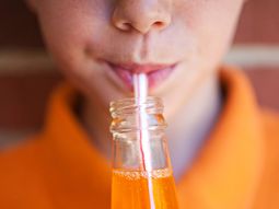 las gaseosas envejecen al organismo de una manera similar al cigarrillo las gaseosas envejecen al organismo de una manera similar al cigarrillo