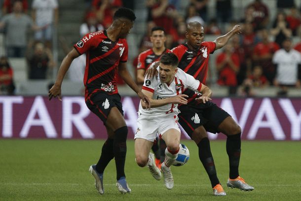 Cómo ver en vivo Estudiantes de La Plata vs Athletico Paranaense por la Copa Libertadores.