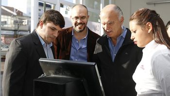 Grindetti inauguró el nuevo centro de Atención Vecinal Grindetti inauguró el nuevo centro de Atención Vecinal