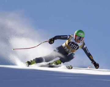 La esquiadora italiana Johanna Schnarf sufrió una caída que no tuvo fin