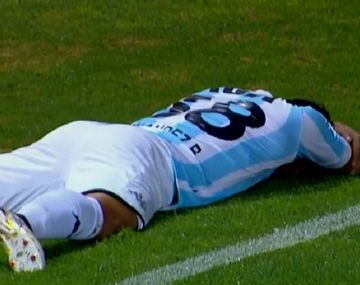 Brian Fernández se tira al suelo tras celebrar su gol