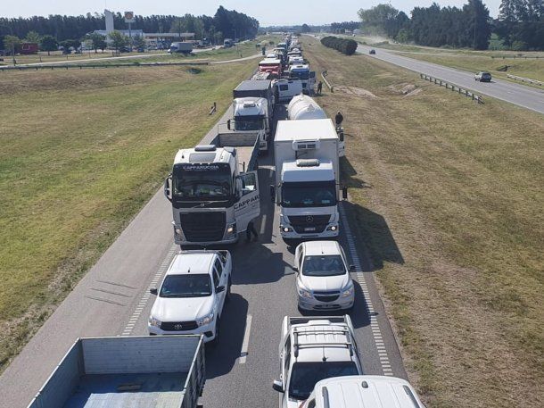 Paro de transportistas en Ruta 9: reunión clave para destrabar el conflicto