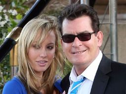 Brett Rossi, ex pareja de Charlie Sheen, lo acusa de haberla obligado a abortar