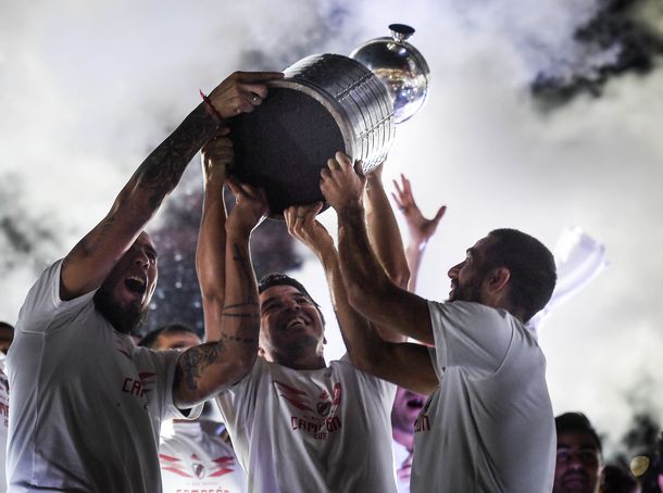 Euforia, emoción y un Monumental repleto: los jugadores de River celebraron la Copa junto a los hinchas