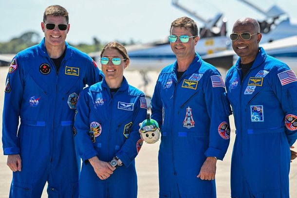 Los estadounidenses Christina Koch, Reid Wiseman y Victor Glover y el canadiense Jeremy Hansen marcan hoy un hito histórico. Los estadounidenses Christina Koch, Reid Wiseman y Victor Glover y el canadiense Jeremy Hansen marcan hoy un hito histórico.