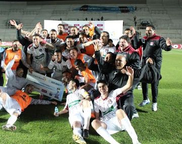 Unión Aconquija dio la primera gran sorpresa de la Copa Argentina